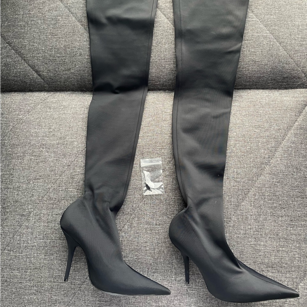 Balenciaga pointy toe, over-the-knee boot that stretches!❤️